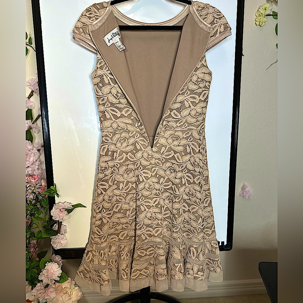 Joseph Ribbkoff size 8 cocktail or date night dress.